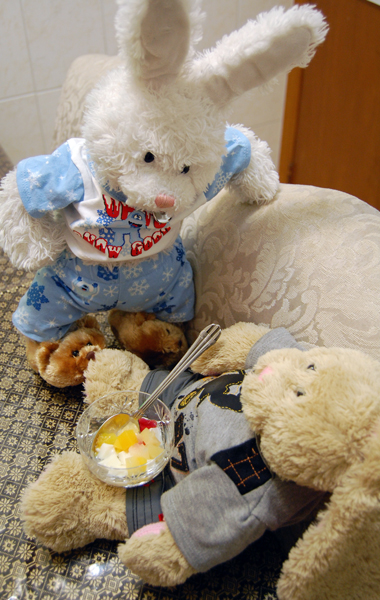 Almond Jello Show Picture